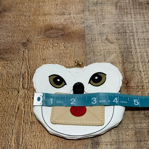 Bioworld
Harry Potter Hedwig Letter to Hogwarts Kiss Lock Coin Pouch - Picture 7 of 9